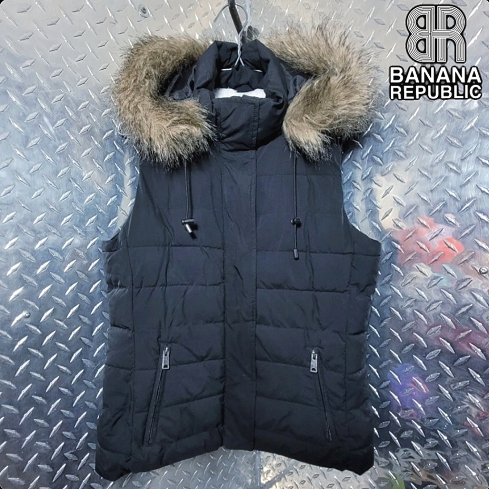 Banana Republic Puffer Vest